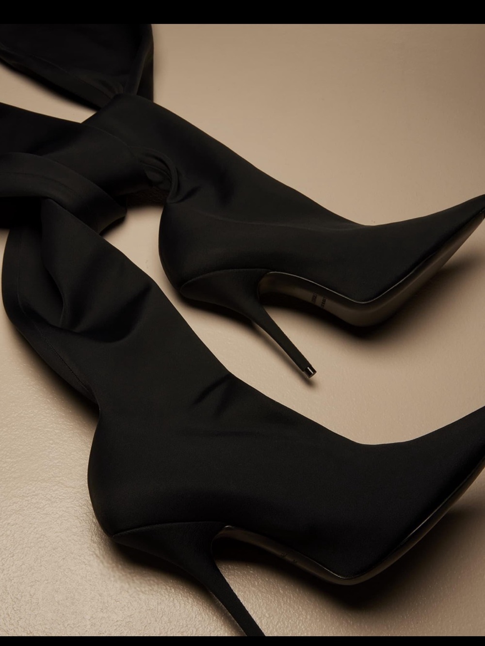 Balenciaga Black Pointed Leather Pump - Picture 1 of 9